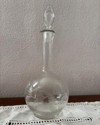 Decanter inglese con motivi in cardo inglese
