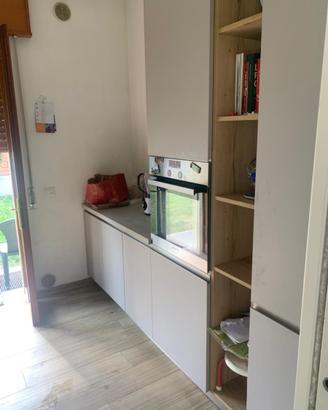 Cucina completa di elettrodomestici