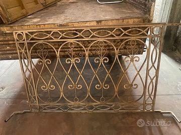 ringhiera antica in ghisa  in stile per balconi