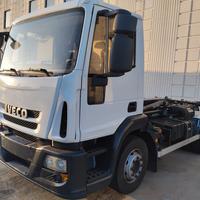 Motrice Iveco 140E22 dotato di impianto scarrabile