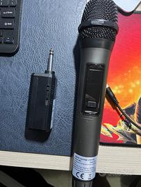 Microfono senza filo con centralina in parte