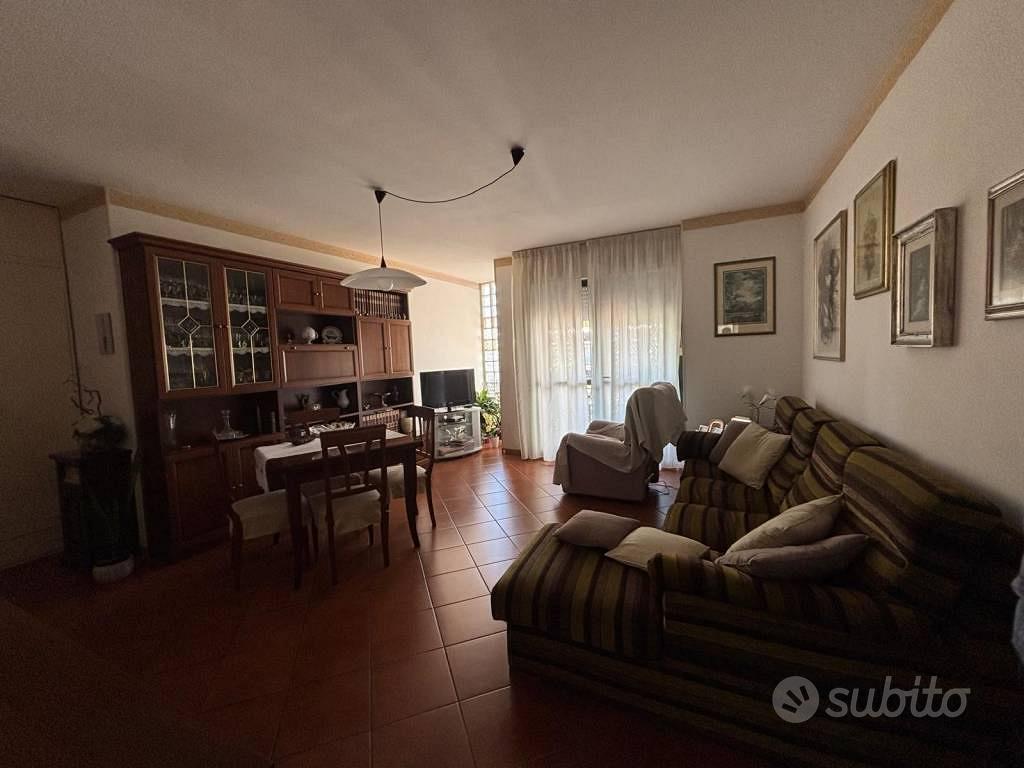 Appartamento di 100 m² con 3 locali e box auto a M - Vista 2