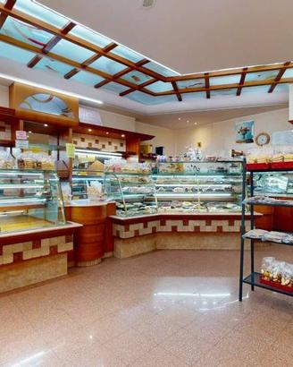 Attività / Licenza di 290 m² con 5 locali a Ozzano