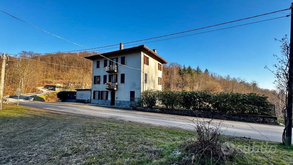 Villa di 270 m² con più di 5 locali e box auto a P - Vista 2