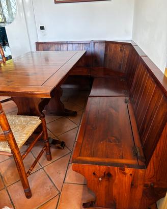 tavolo in legno massello completo di cassapanca e