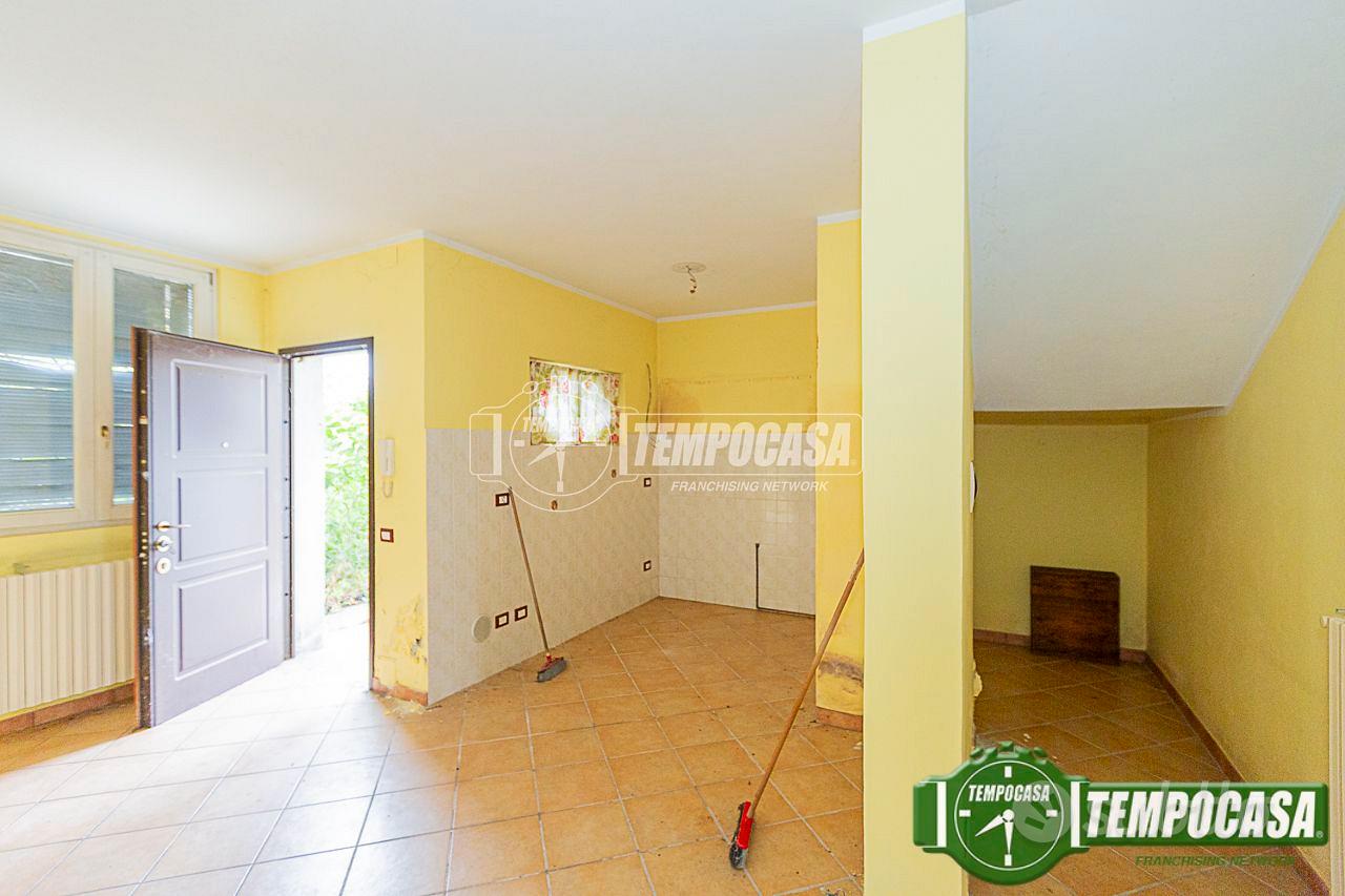 VILLA SINGOLA CON GIARDINO E BOX TRIPLO - Vista 6