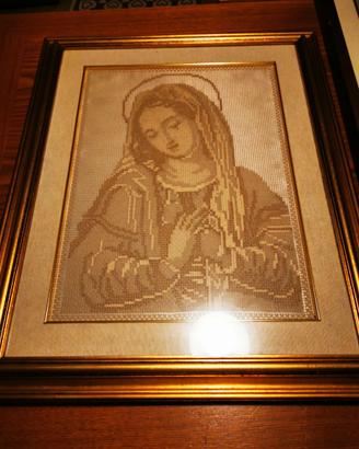 Quadro in filet con madonna