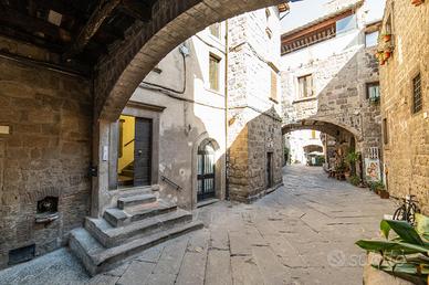 2 LOCALI A VITERBO