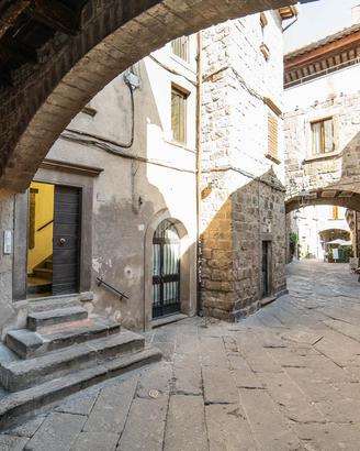 2 LOCALI A VITERBO
