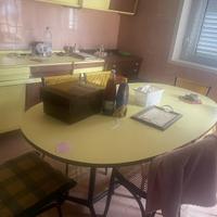 Tavolo sedie e mobili, pensili cucina in legno