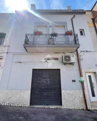 MONOLOCALE A GROTTAGLIE