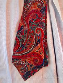 Cravatta in  pura seta disegno cachemire