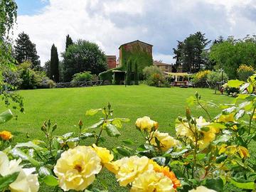 Rustico / Casale di 1600 m² con più di 5 locali e 