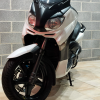 Yamaha XMax 250