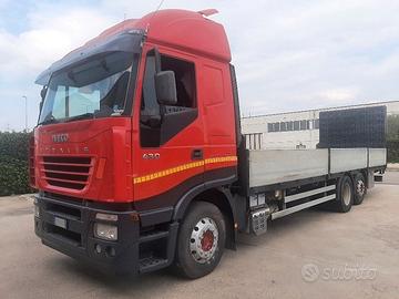 Iveco AS 260S43 Pianale con rampa idr e verricello