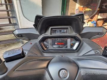 Yamaha XMAX 300 Tech MAX 2023 - L'Icona d