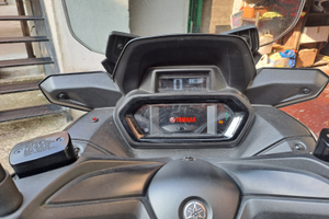 Yamaha XMAX 300 Tech MAX 2023 - L'Icona d
