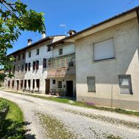 CASA IN CORTE CON GRANDE POTENZIALE E TRANQUILL...