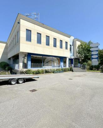NEGOZIO A MONTICELLI BRUSATI