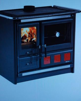 Stufa a legno con cucina 