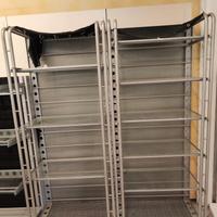 6 scaffali di metallo con piastre in vetro
