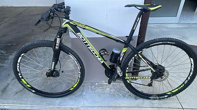 Bici mtb senza alcun graffio o problemi vedere per