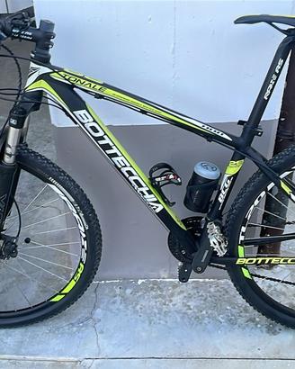 Bici mtb senza alcun graffio o problemi vedere per