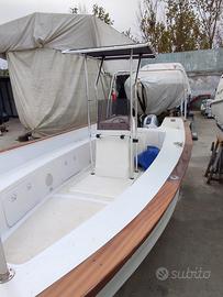 Imbarcazione con o senza licenza al traffico