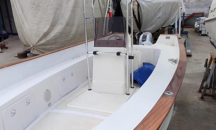 Imbarcazione con o senza licenza al traffico