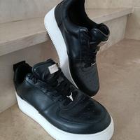 Scarpe sportive sneaker di marca