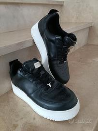 Scarpe sportive sneaker di marca