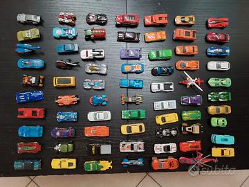 70 modellini Hot Wheels