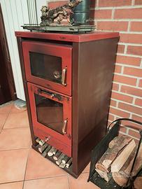 Stufa a legna con forno incorporato