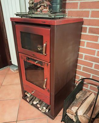 Stufa a legna con forno incorporato