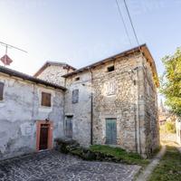 Casa indipendente su due livelli con giardino priv