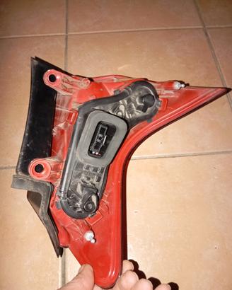 fanale posteriore dx usato per Peugeot 3008 2009