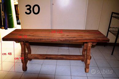 Panche in quercia secolare