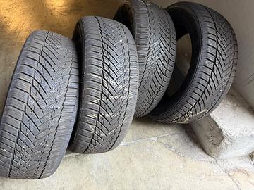kit composto da 4 pneumatici invernali