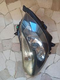 Faro anteriore dx Renault Clio serie 3 le Iene 
