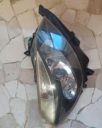 Faro anteriore dx Renault Clio serie 3 le Iene 