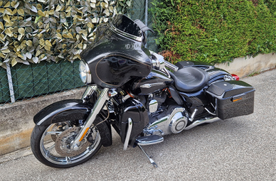 Harley-Davidson Street Glide CVO 2012