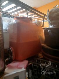 Torchio e botti in vetroresina e inox