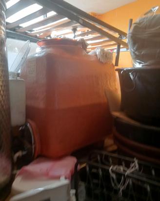 Torchio e botti in vetroresina e inox