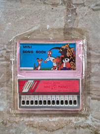 Mini piano vintage