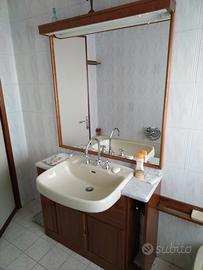 Mobile da bagno vintage, con lavabo e specchiera