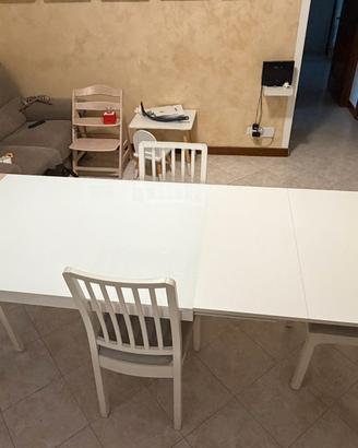 Tavolo allungabile con 4 sedie