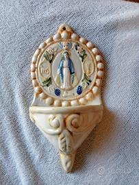 Acquasantiera in ceramica di Caltagirone dipinta a