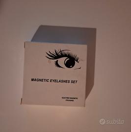 Ciglia, profumi e piastra