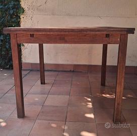 Tavolo di legno per esterno