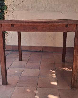 Tavolo di legno per esterno